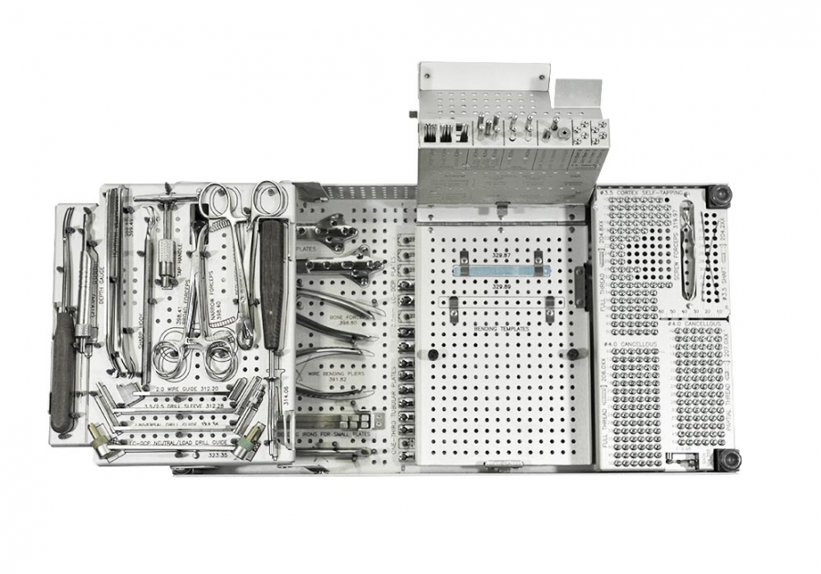 Synthes Small Fragment Instrument And Implant Set With Self-Tapping Screws LC-DCP