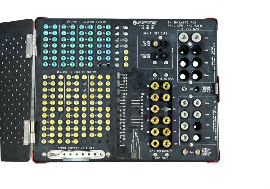 Synthes Lateral Entry Femoral Recon-EX Implant Set