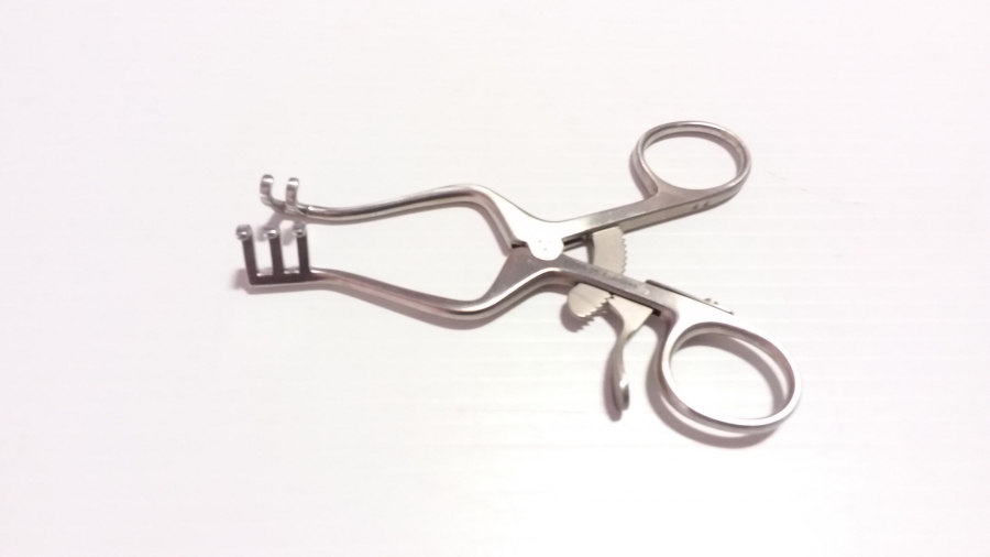 V.Mueller Baby Retractor