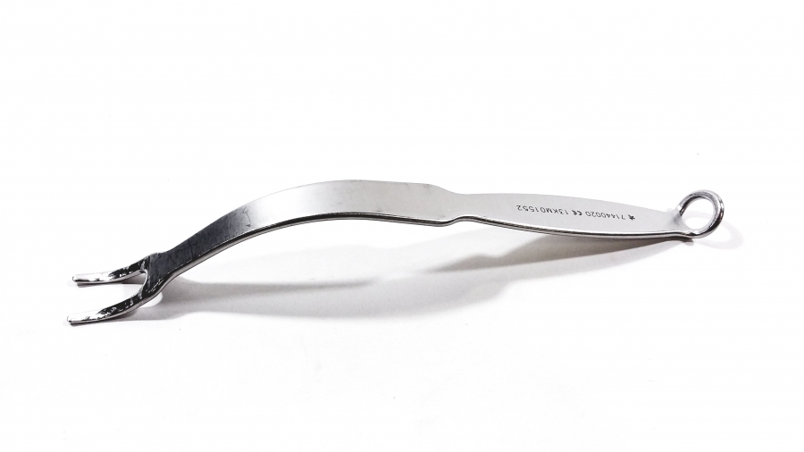 Smith &amp; Nephew Genesis II Narrow PCL Retractor