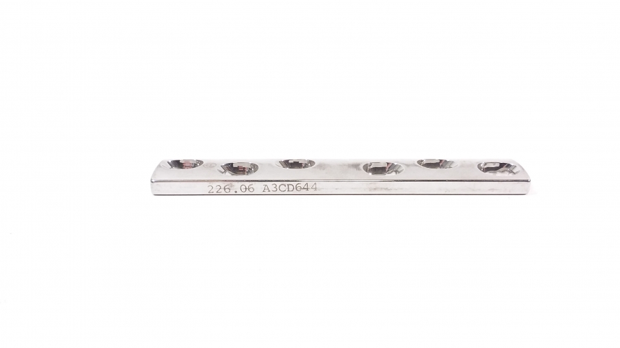 Synthes 4.5 mm Broad LC-DCP Plates, 6 Holes, Length 103 mm